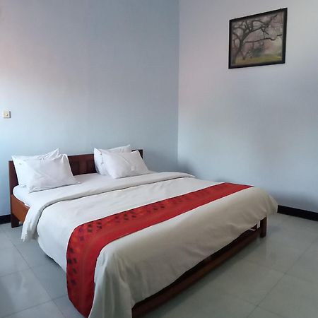 Hotel Ilhami Blitar Экстерьер фото