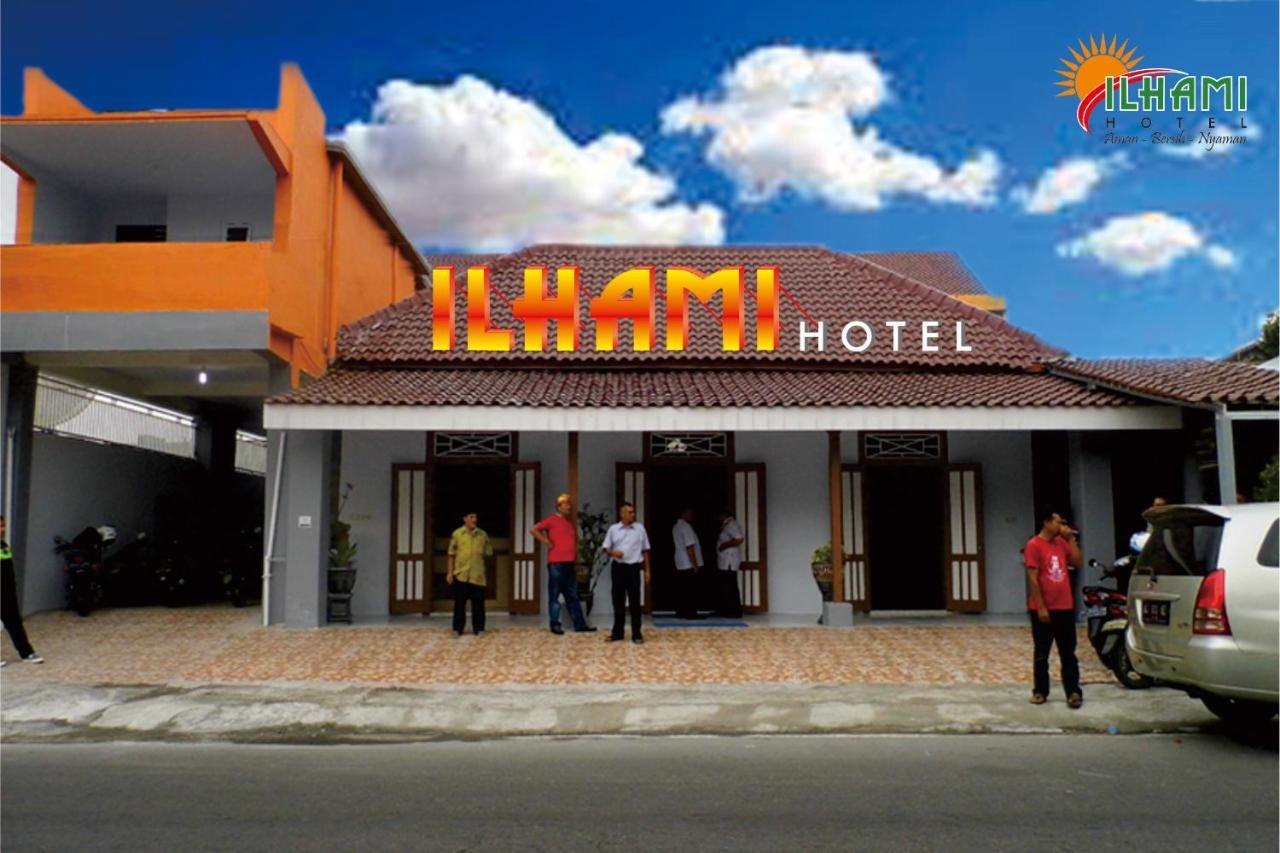 Hotel Ilhami Blitar Экстерьер фото