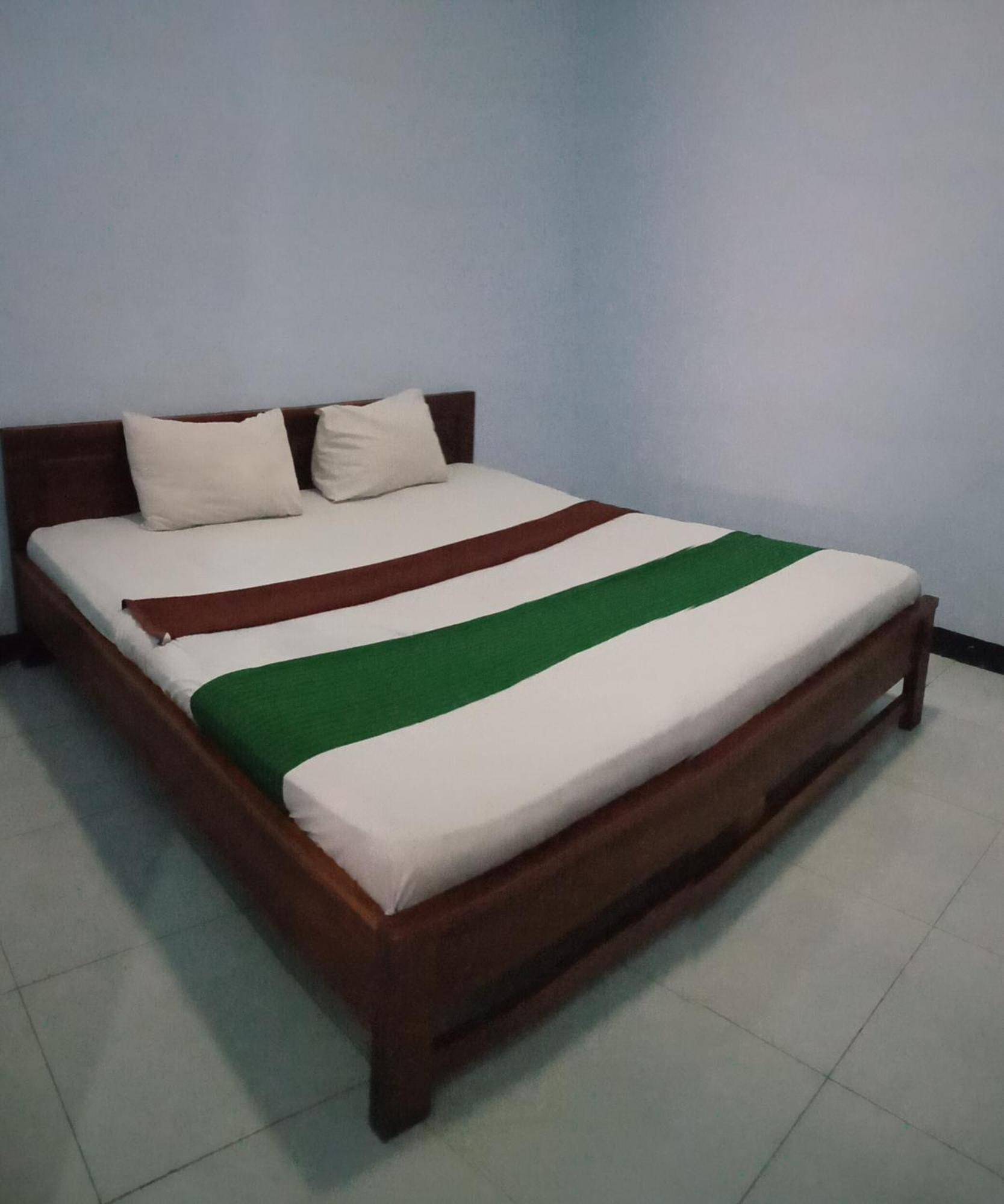Hotel Ilhami Blitar Экстерьер фото